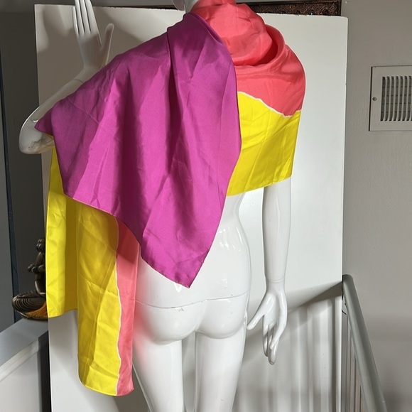 Large Long 100% Silk Geometric Shawl Scarf Wrap 70”x24” - Picture 2 of 6